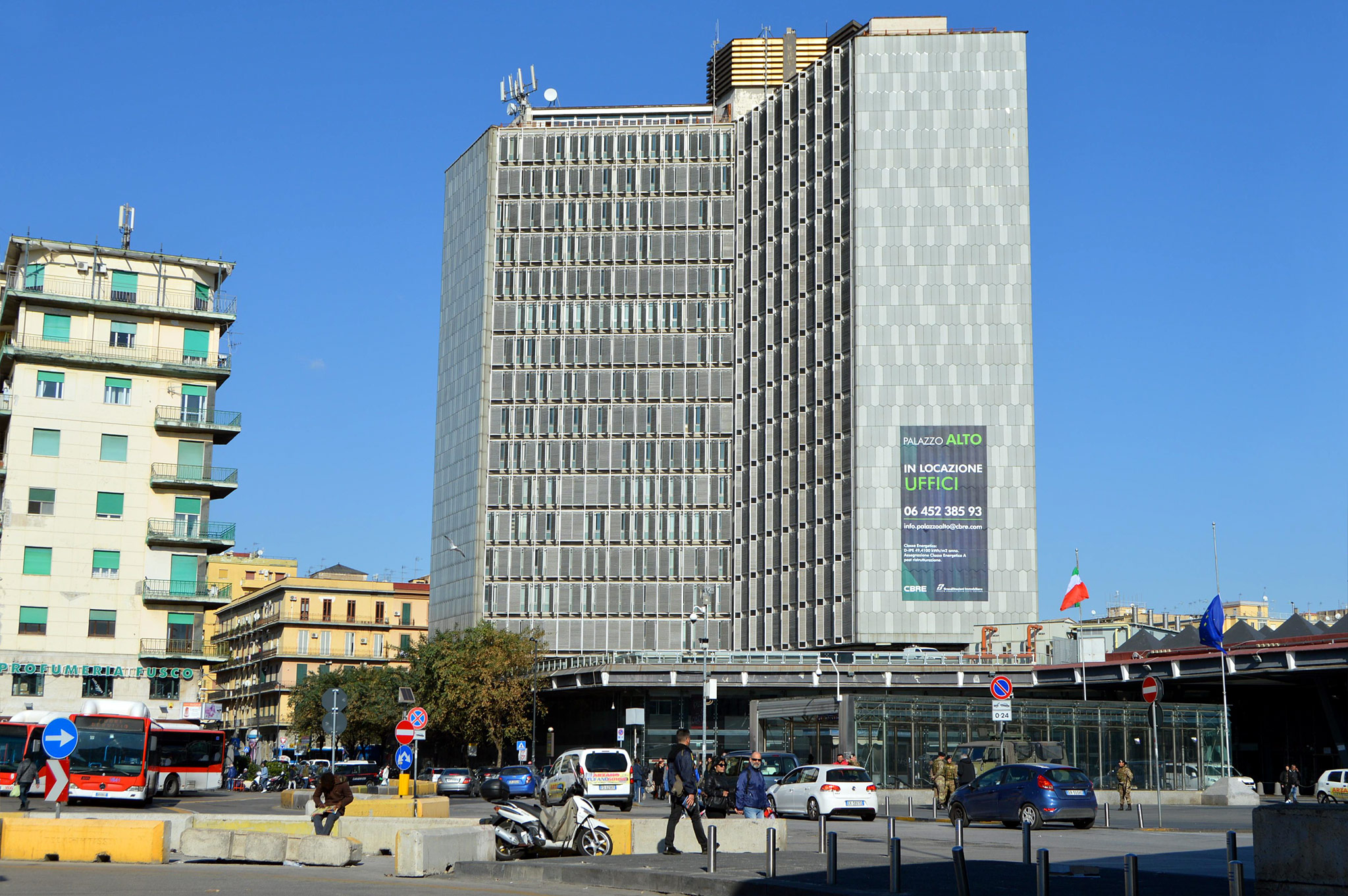Piaza Giuseppe Garibaldi, Napoli
